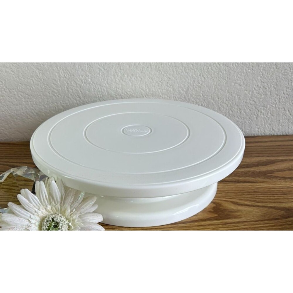 Wilton Revolving Cake Stand 11 Inch Ball Bearing Decorating Turntable Used - Picture 2 of 4